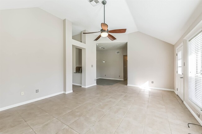 Building Photo - 2533 Potomac Dr