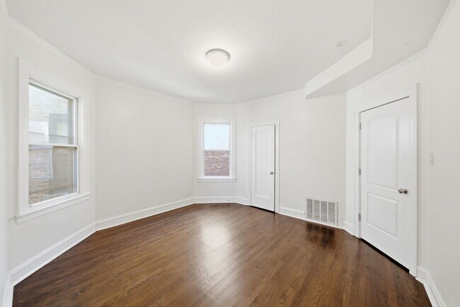 Building Photo - 8024 S Vernon Ave