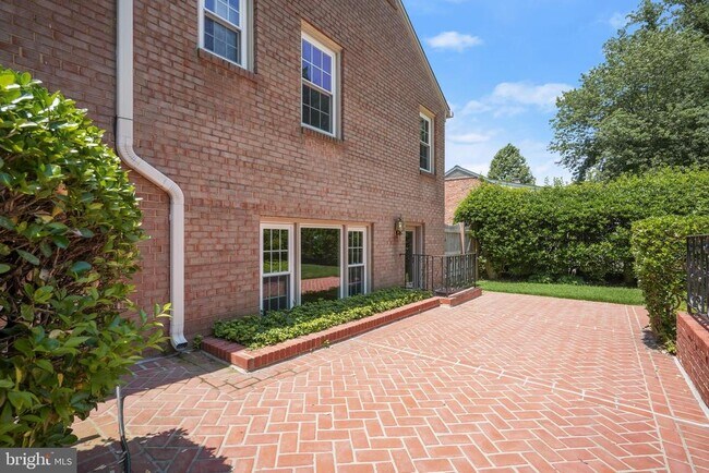 Building Photo - 7109 Radnor Rd