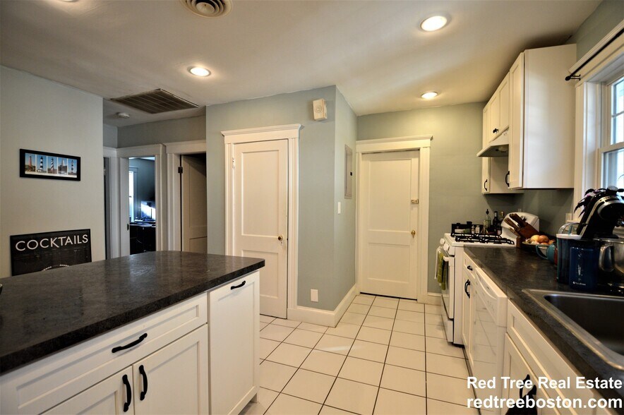 Building Photo - 87 Athelstane Rd