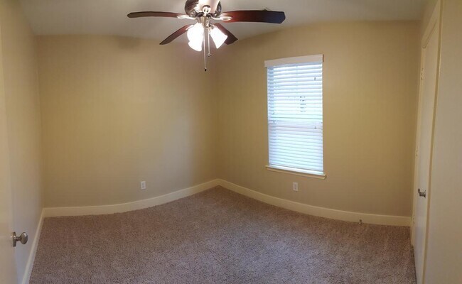 Building Photo - Hailey's Manor