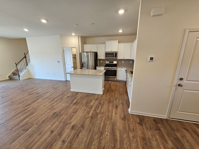 Building Photo - Like New Town Home in Kellerton Place, Monroe!