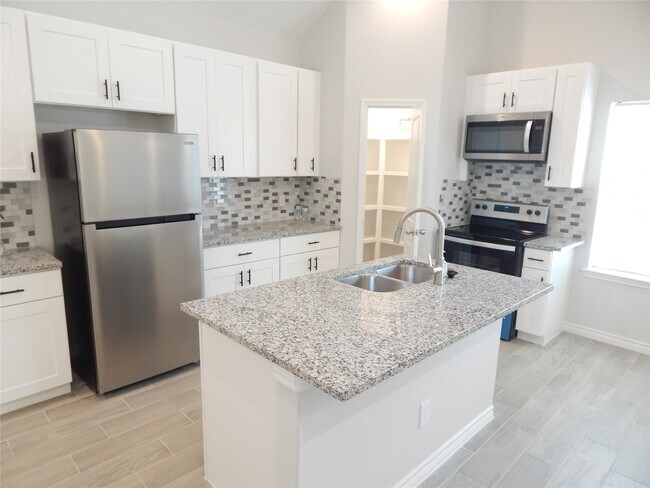 Building Photo - 230 Northlawn St