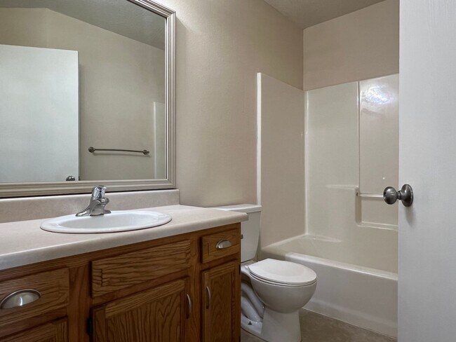 Building Photo - Republic Schools - Gorgeous 4 Bed 2 Bath 2 Car Garage For Rent