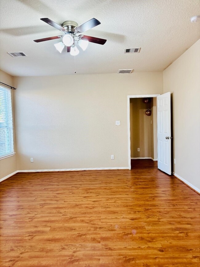 Building Photo - 9947 Valance Way