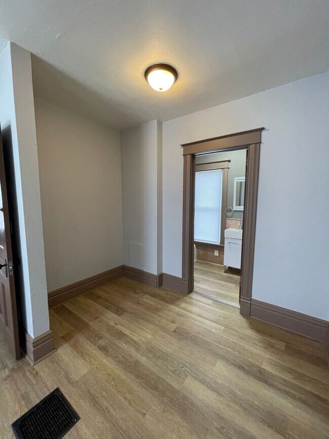 Building Photo - Three Bedroom Home in Kalamazoo