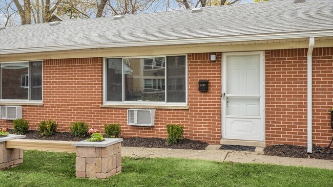 Building Photo - 1617 W Nine Mile Rd