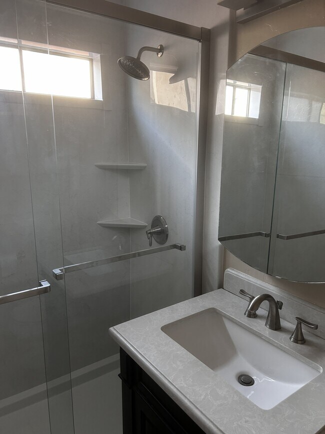 Building Photo - 653 7th St