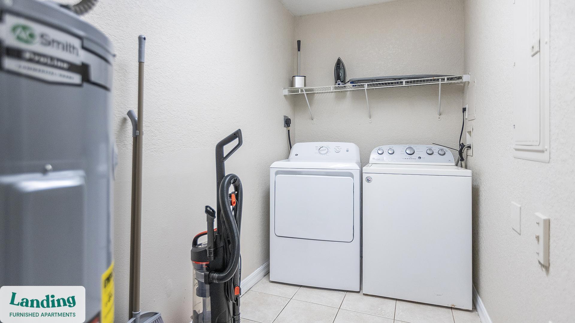 Building Photo - 3695 Island Club Dr