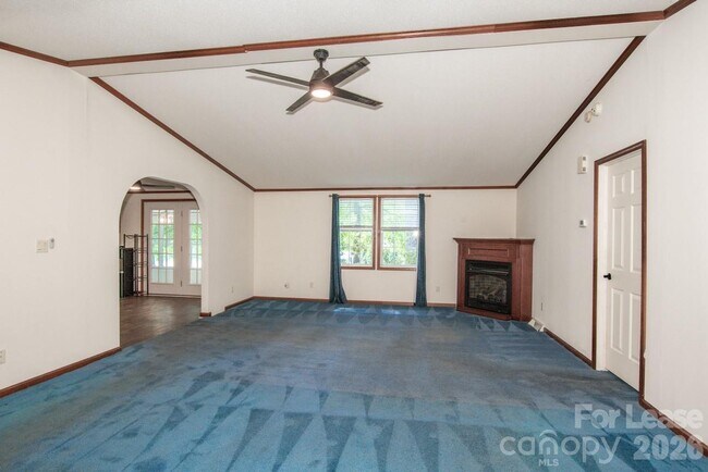 Building Photo - 447 Kemp Rd