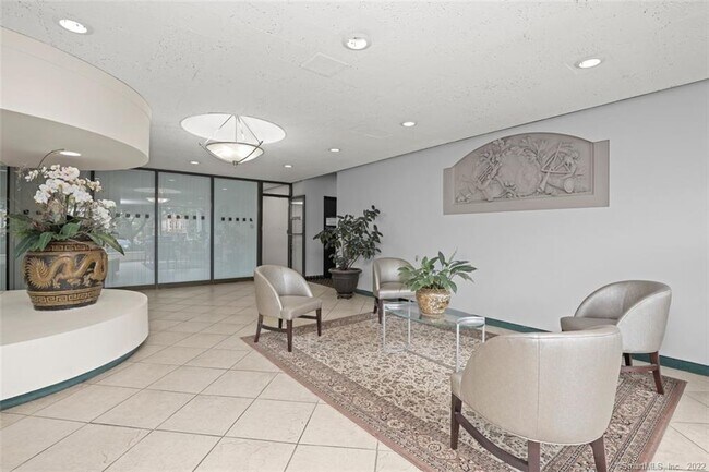 Building Photo - 2625 Park Ave