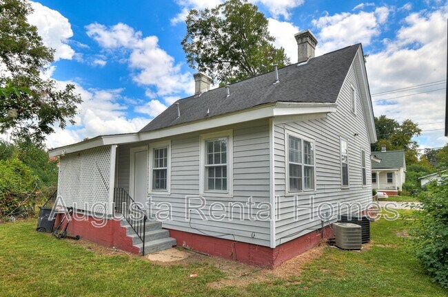Building Photo - 515 3rd St
