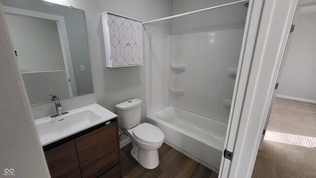 Building Photo - 515 N Oxford St