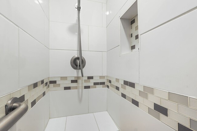 Building Photo - Alamo Heights Condo