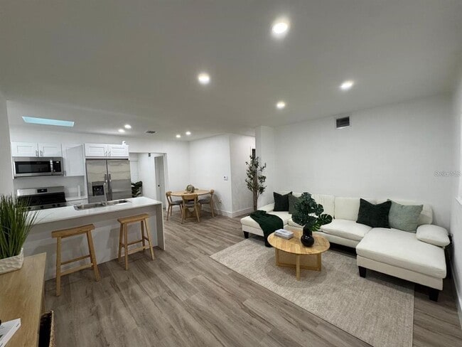 Building Photo - 22011 Catherine Ave