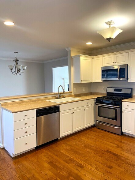 Building Photo - 336 Oak Leaf Cir