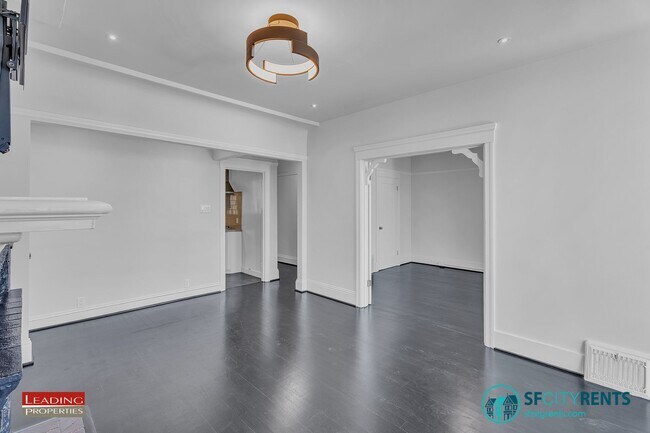 Building Photo - Noe Valley: Top Floor Condo w/ City Views, Garage Parking & W/D in unit