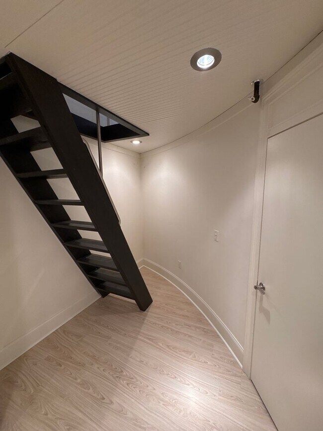 Building Photo - Iconic Kress Building 2BR Condo with Parking & Sound Panels