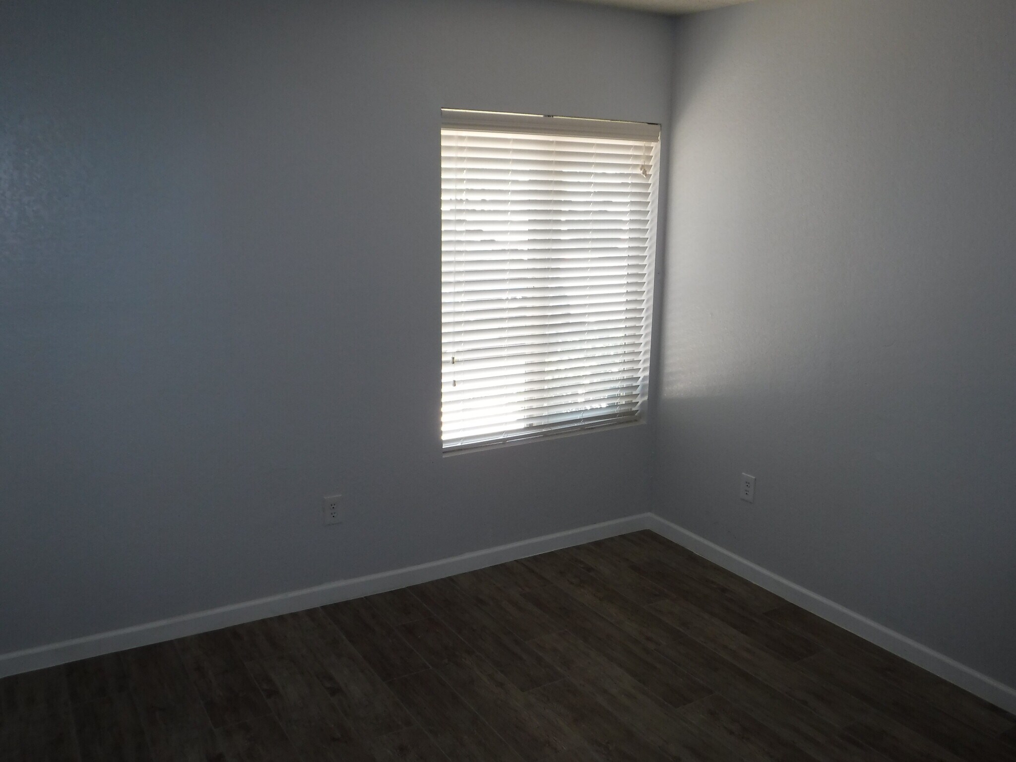 Building Photo - 712 N Santa Barbara #16