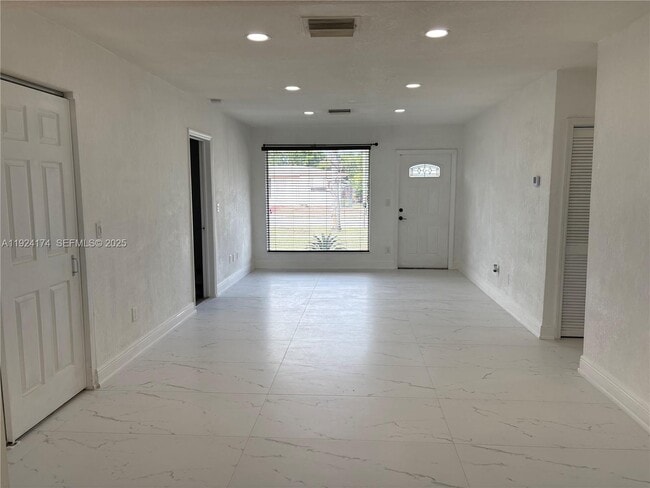 Building Photo - 3500 SW 36th St