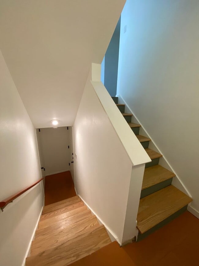 Building Photo - Alamo Heights Gem ~  2 / 2.5 Multi-Level C...
