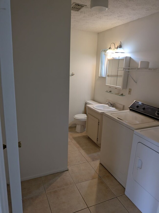 Building Photo - 1 bed/1 bath $1000/month in Dade City!