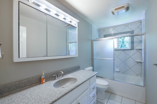 Building Photo - Renovated Singe Family Bi-Level near South Euclid / Lyndhurst Border!