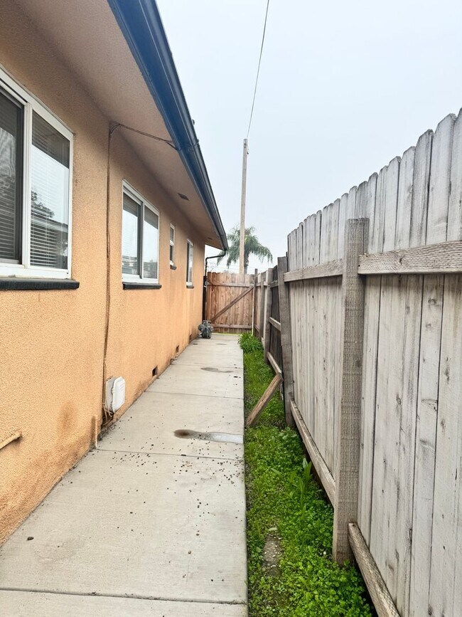 Building Photo - 1836 W Michigan Ave