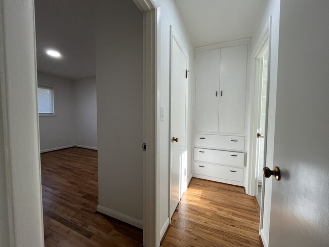 Building Photo - Cozy 1-Bedroom Apartment with Natural Light & Outdoor Living-Single level, feels more like a home...