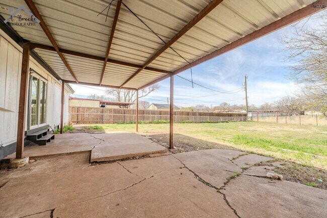 Building Photo - 1624 Sunnyside Ln