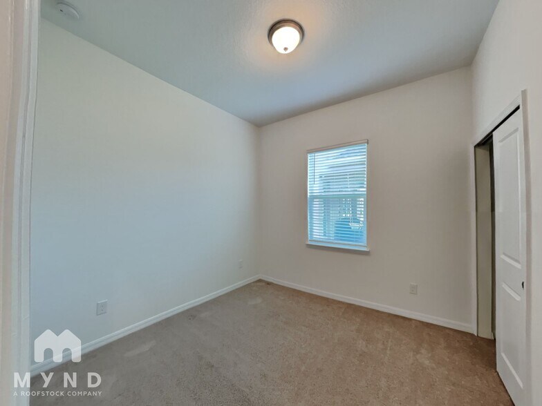 Building Photo - 815 FIREROCK LN