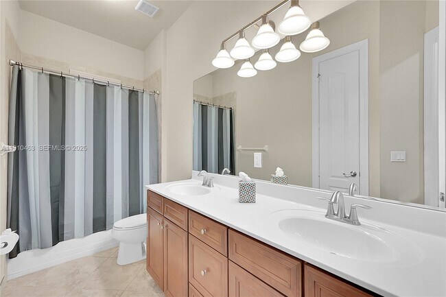 Building Photo - 9051 Edgewater Bend