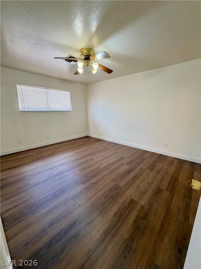Building Photo - 1571 Turf Dr