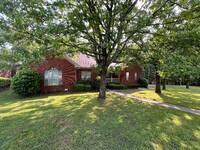 Building Photo - 1219 Loyola Dr