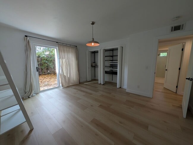 Building Photo - Beautiful Remodeled 2 Bedroom 2 Bath St. H...