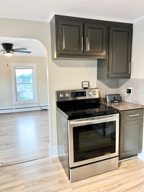 Building Photo - 143 Main St