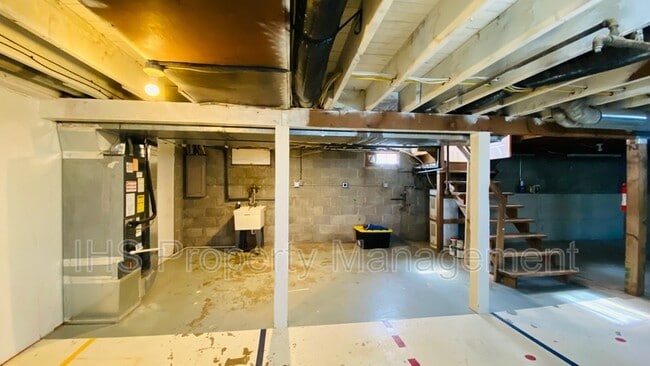 Building Photo - 502 Delafield Ave