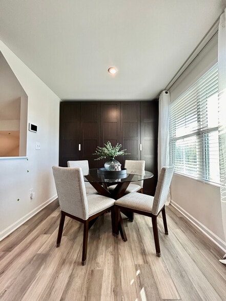 Building Photo - 6137 Cutwater Cir