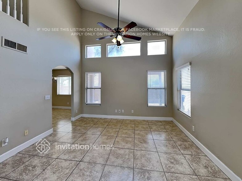 Building Photo - 8802 E University Dr