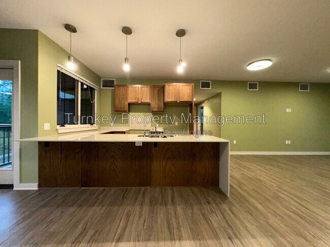 Building Photo - 3223 Kavanaugh Blvd