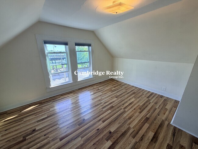 Building Photo - 543 Broadway