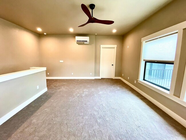 Building Photo - 13THTOWNHOME