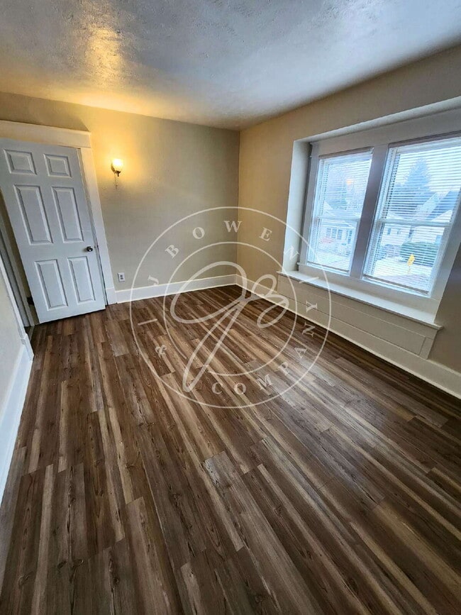 Building Photo - Must See! Fully Updated 3-Bedroom Home in West Toledo