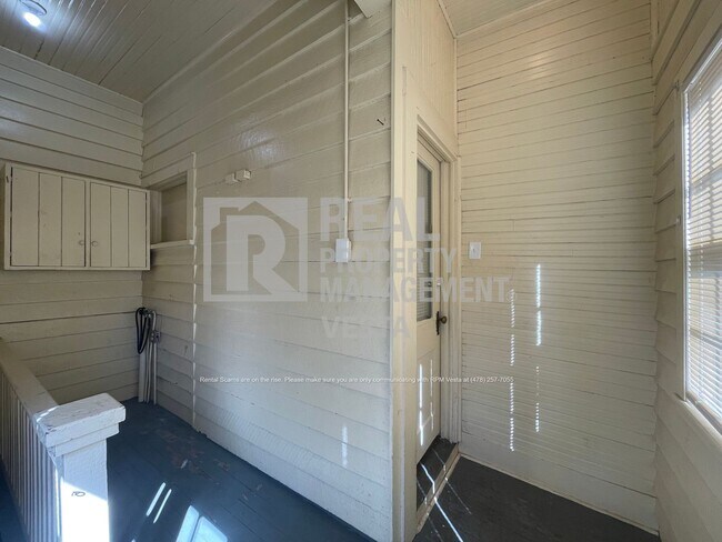 Building Photo - HALF OFF FIRST MONTH RENT - Historic Gem i...