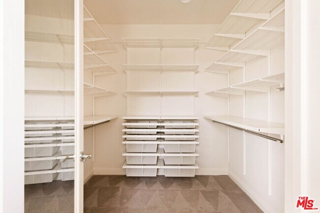 Building Photo - 5929 Spelthorne Ln