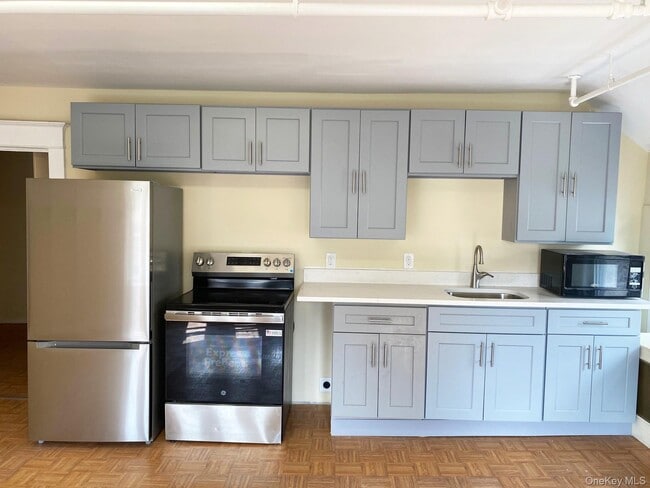 Building Photo - 15 Woodcrest Ave