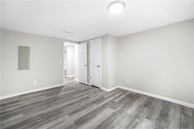 Building Photo - 5955 Kemp Dr