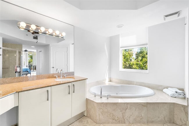 Building Photo - 101 SE 20th Ave