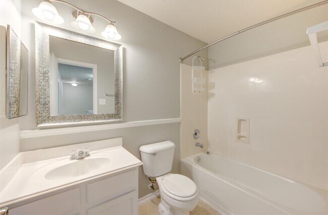 Building Photo - 15002 Sunset Bay Ct