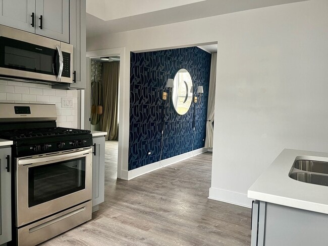 Building Photo - 5315 N Damen Ave